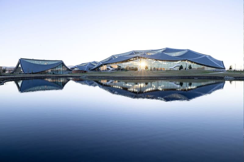 google bay view headquarters designed itself dragonscale roof solar panels seven megawatts news info