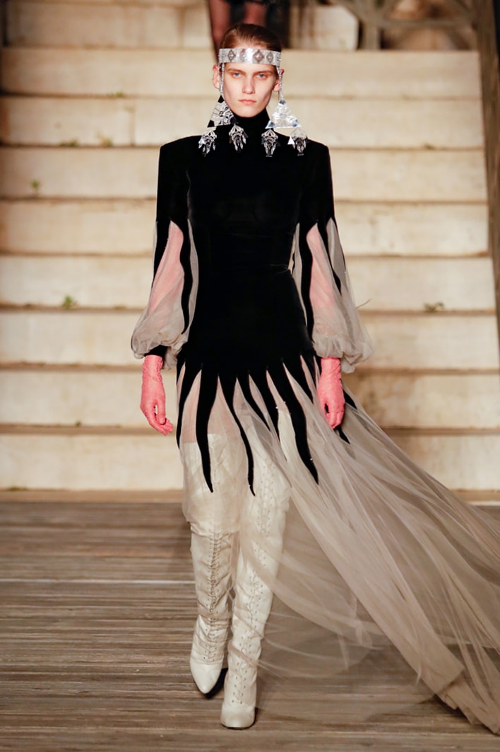 Gucci Cosmogonie Collection Resort 2023 Alessandro Michele Runway Review Look