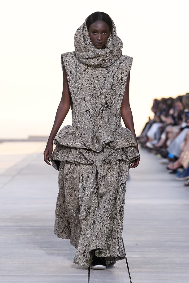 Louis Vuitton Cruise 2023 Show Was Held at The Salk Institute in San Diego