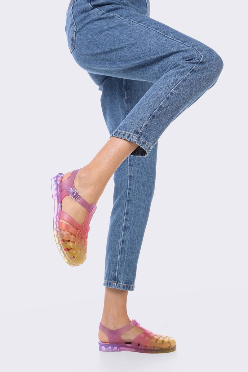 melissa stranger things possession sandal beach slides canvas bags eleven waffles demogorgons lettering thematic netflix show capsule collection
