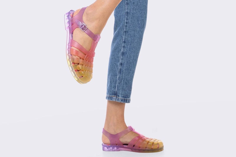 melissa stranger things possession sandal beach slides canvas bags eleven waffles demogorgons lettering thematic netflix show capsule collection