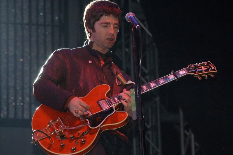 Oasis Noel Gallagher Gibson ES-355 Paris Rock en Seine festival 2009 406000 usd sale artpeges electric guitars bands British rock 