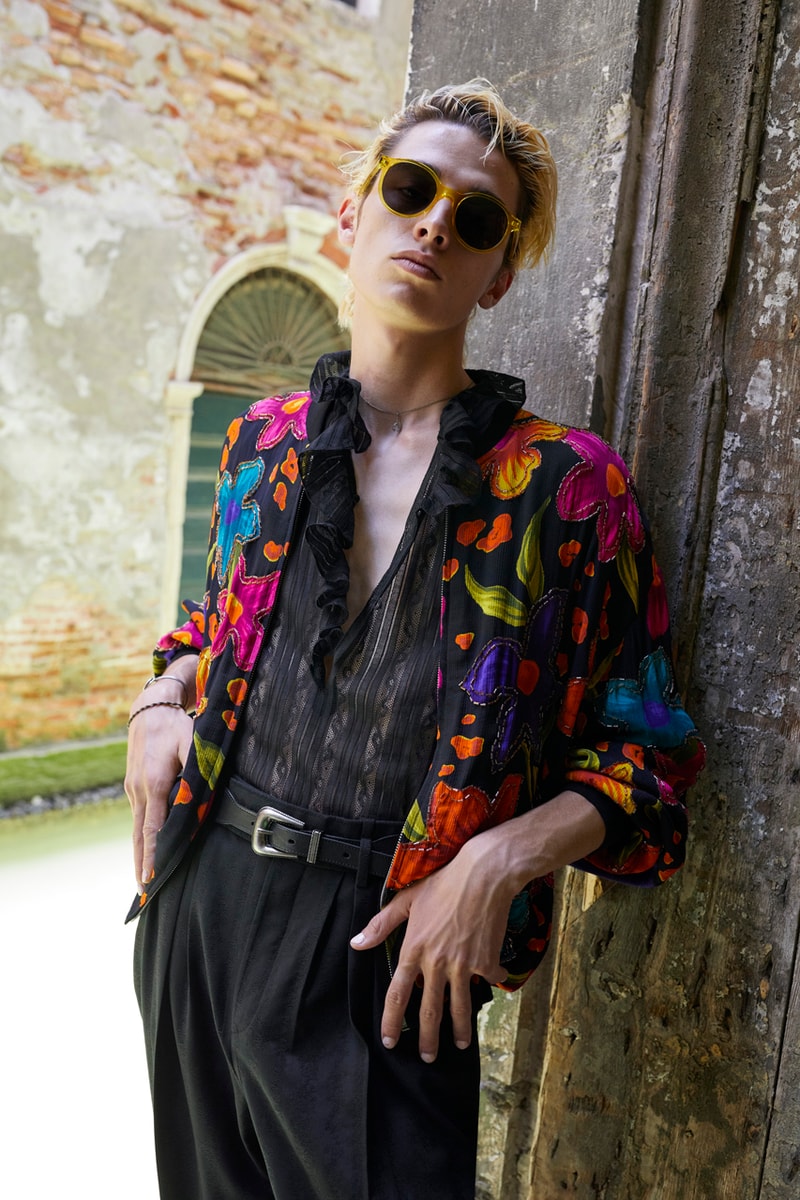Прохладный блюз Saint Laurent в центре внимания весенне-летней коллекции 22