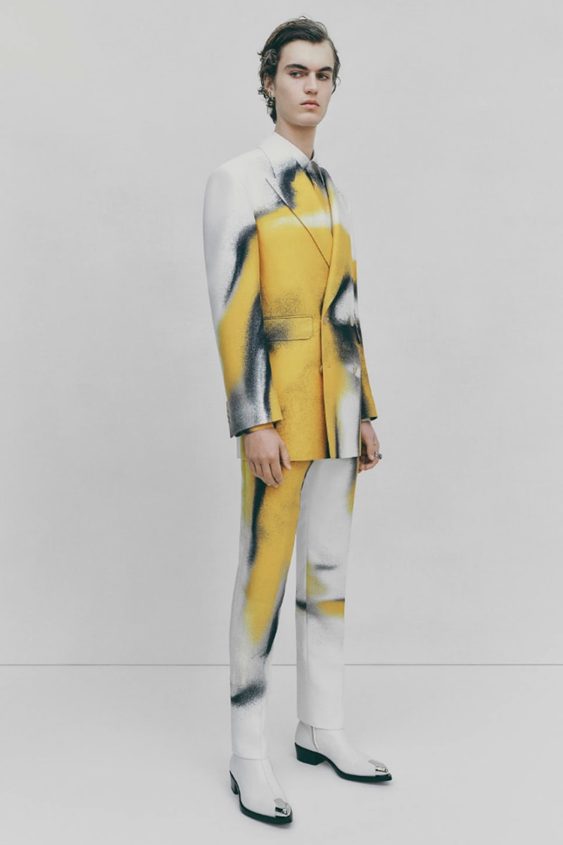 Alexander McQueen Expands Refined House Codes for Fall 2022 Fashion