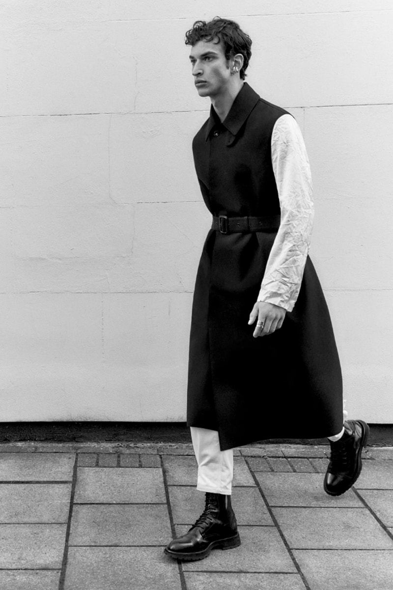 Alexander McQueen Expands Refined House Codes for Fall 2022 Fashion