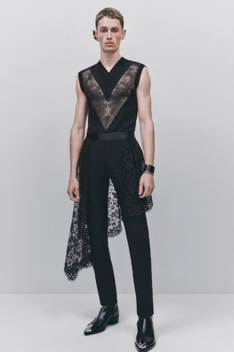 Alexander McQueen Expands Refined House Codes for Fall 2022 Fashion