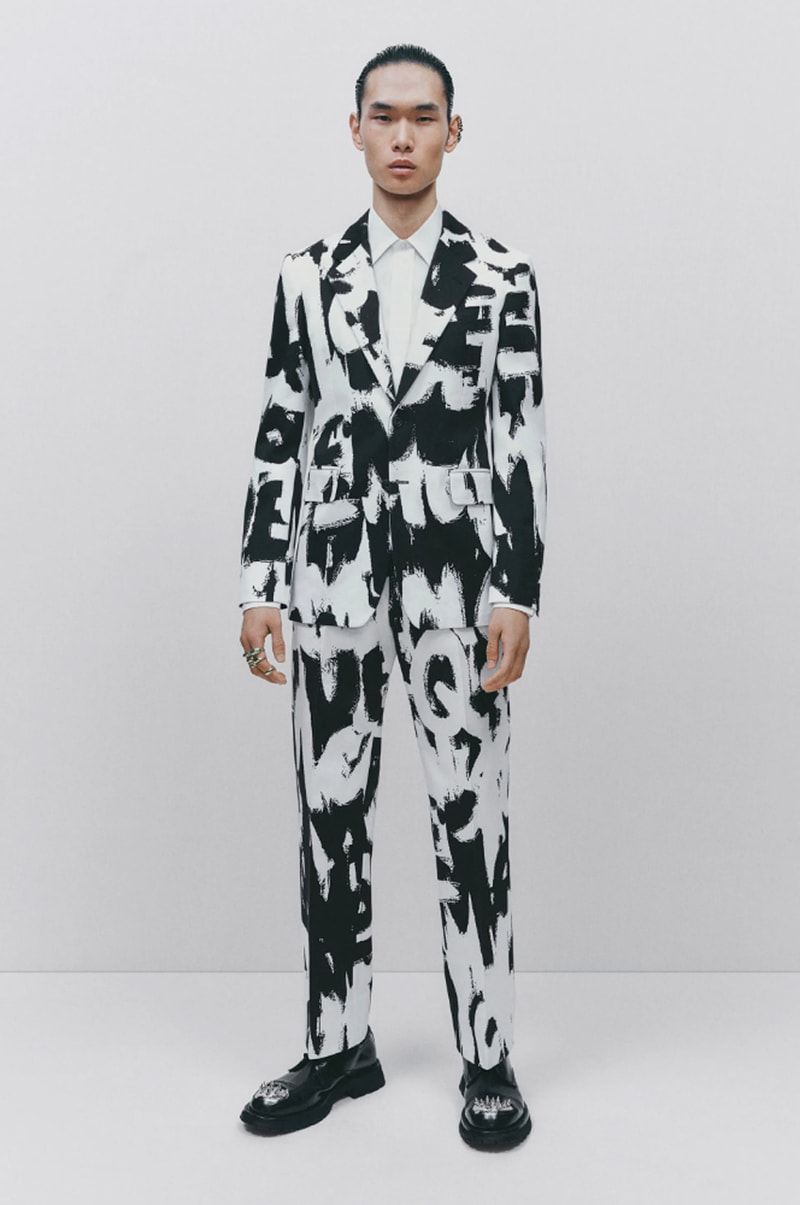 Alexander McQueen Expands Refined House Codes for Fall 2022 Fashion