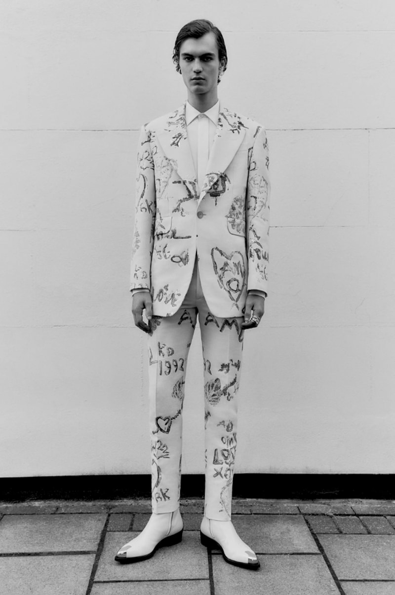 Alexander McQueen Expands Refined House Codes for Fall 2022 Fashion
