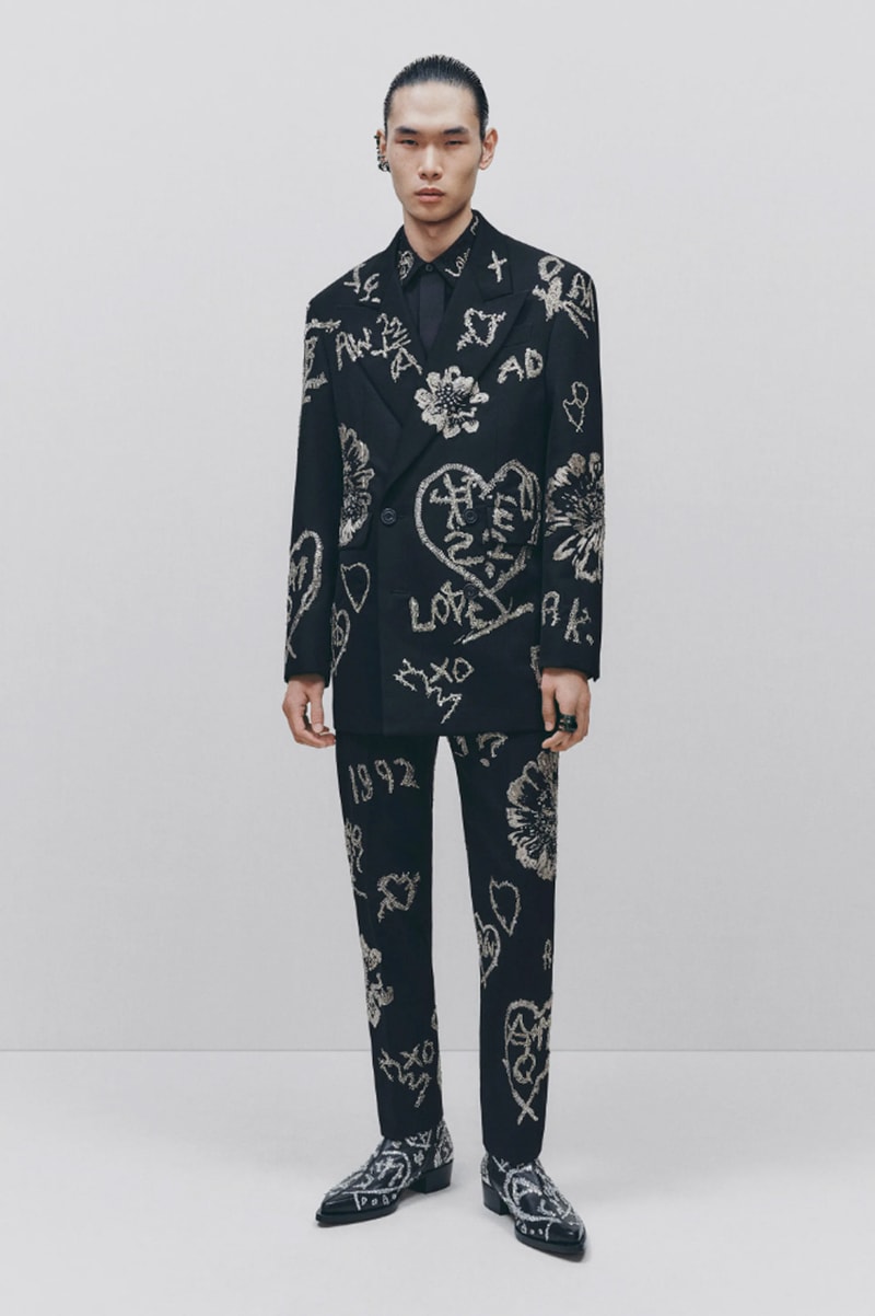 Alexander McQueen Expands Refined House Codes for Fall 2022 Fashion