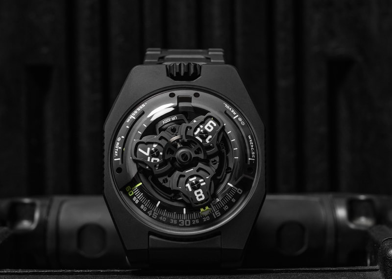 URWERK UR-100V All-Black Titanium