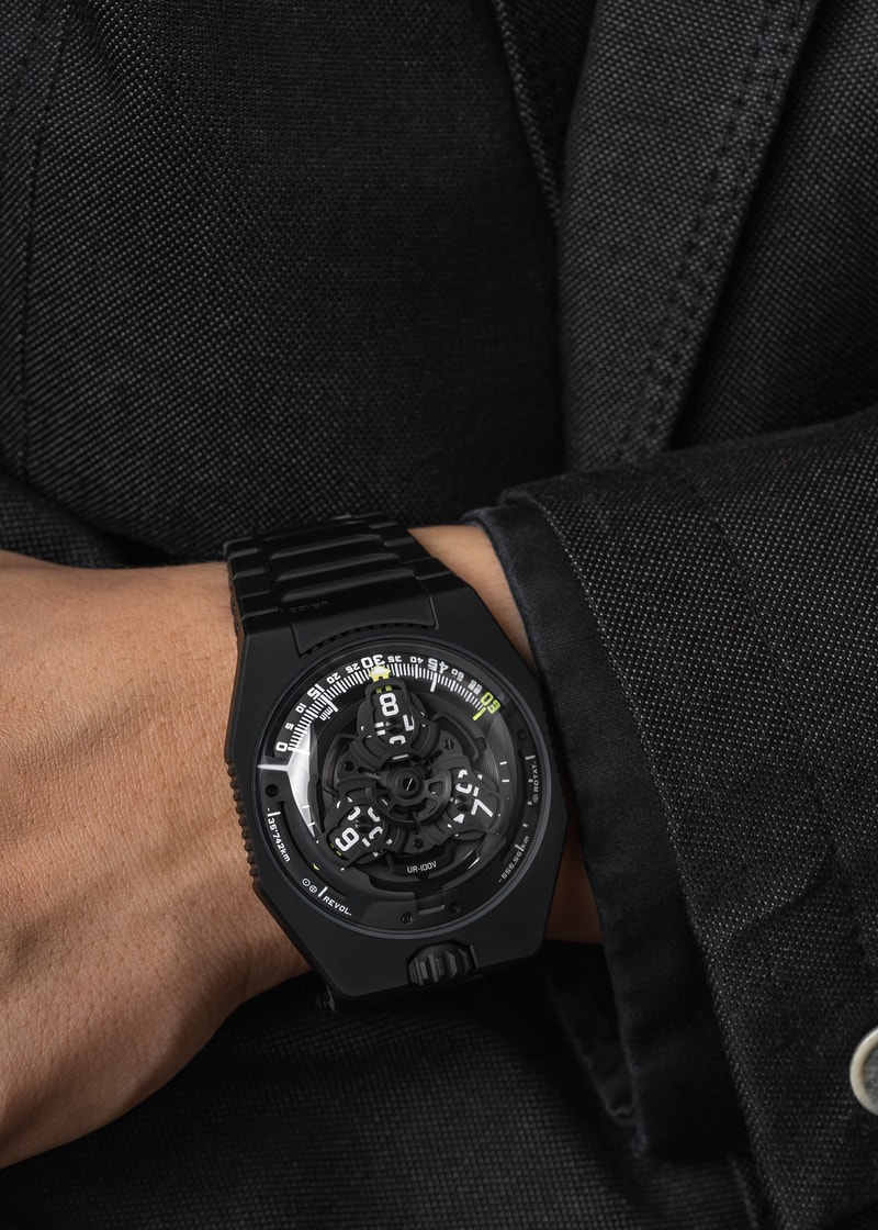 URWERK UR-100V All-Black Titanium