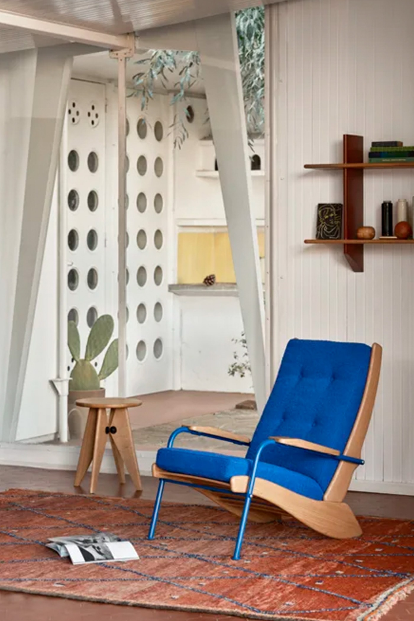 Мебель Vitra Kangourou Chair Jean Prouvé Collab, синий декор, дизайн