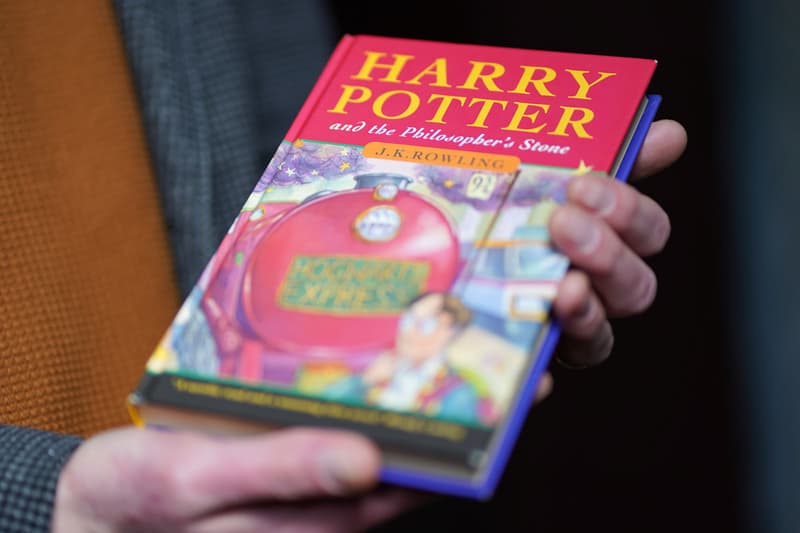 Bidding Starts 250000 USD First-Edition Harry Potter and the Philosopher's Stone hardcover book 500 200 the art of literature loan and selling exhibition event price date info 