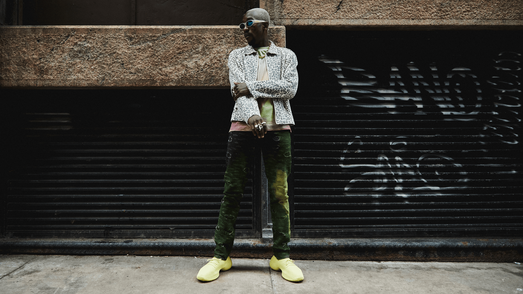 Givenchy TK-360 Total Knit Construction Sneaker Shoe HBX Single-Piece Sole-Less Technical Mesh Shredmaster Keith Hardy Pre-Fall 2022 Collection Lookbook HYPEBEAST Colorways Profile Ready-to-Wear