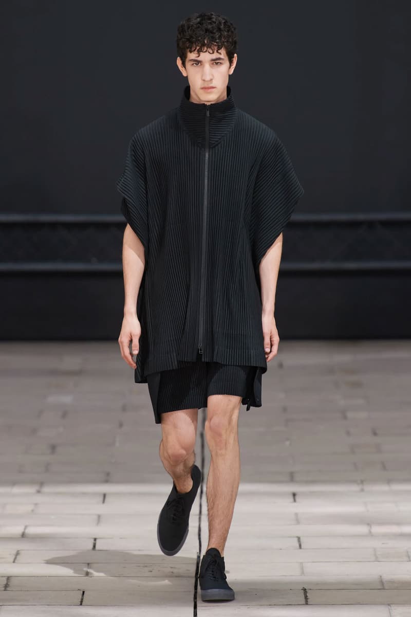 Homme Plissé Issey Miyake SS23 Collection Runway Photos Paris Fashion Week Men's