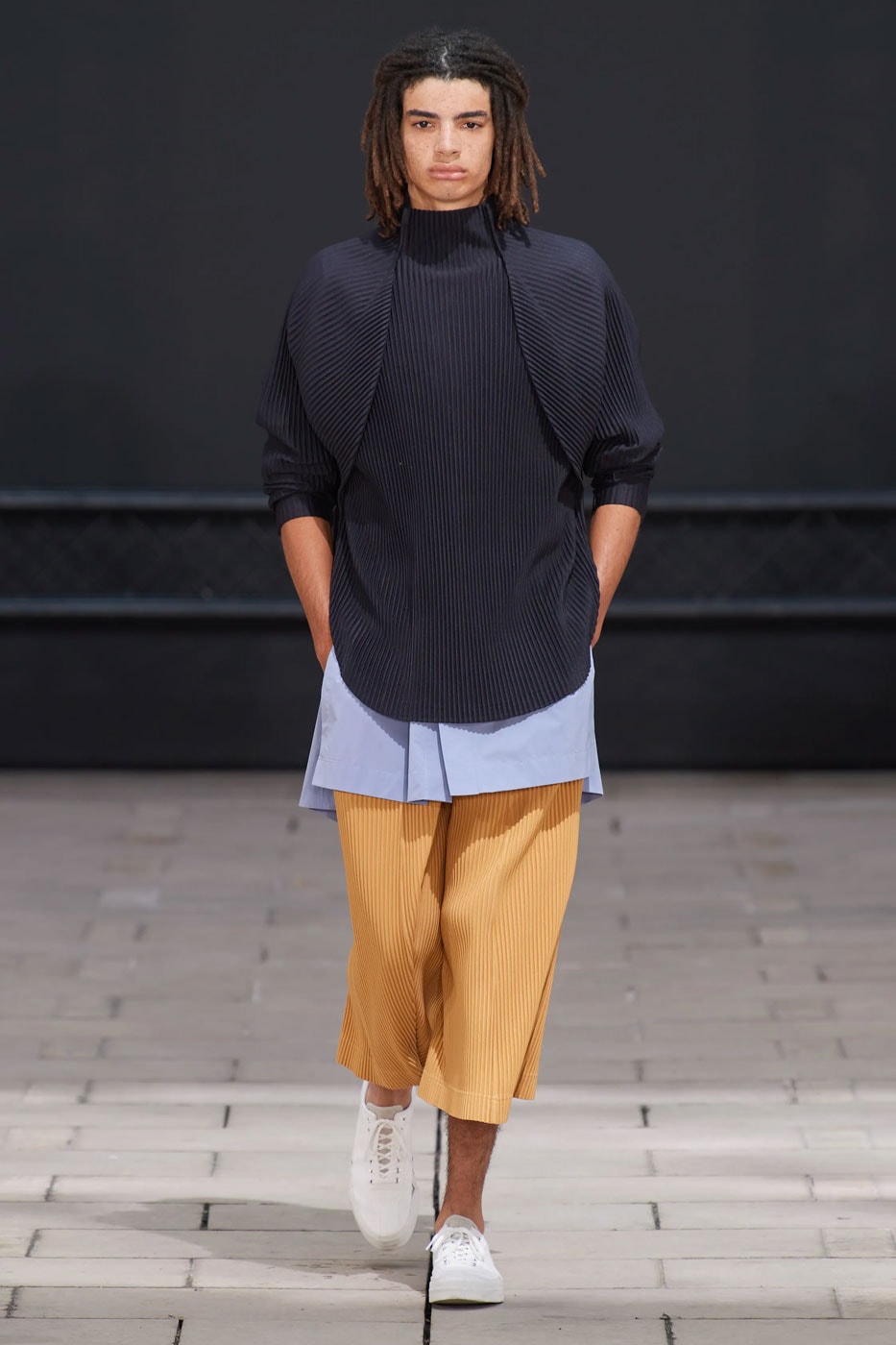 london paris milan fashion week pitti uomo spring summer 2023 best shows highlights jw jonathan anderson loewe prada miuccia raf simons louis vuitton virgil abloh thom browne martine rose charles jeffrey loverboy y/project glenn martens dior kim jones kenzo nigo winnie new york home plisse issey miyake nahmias grace wales bonner