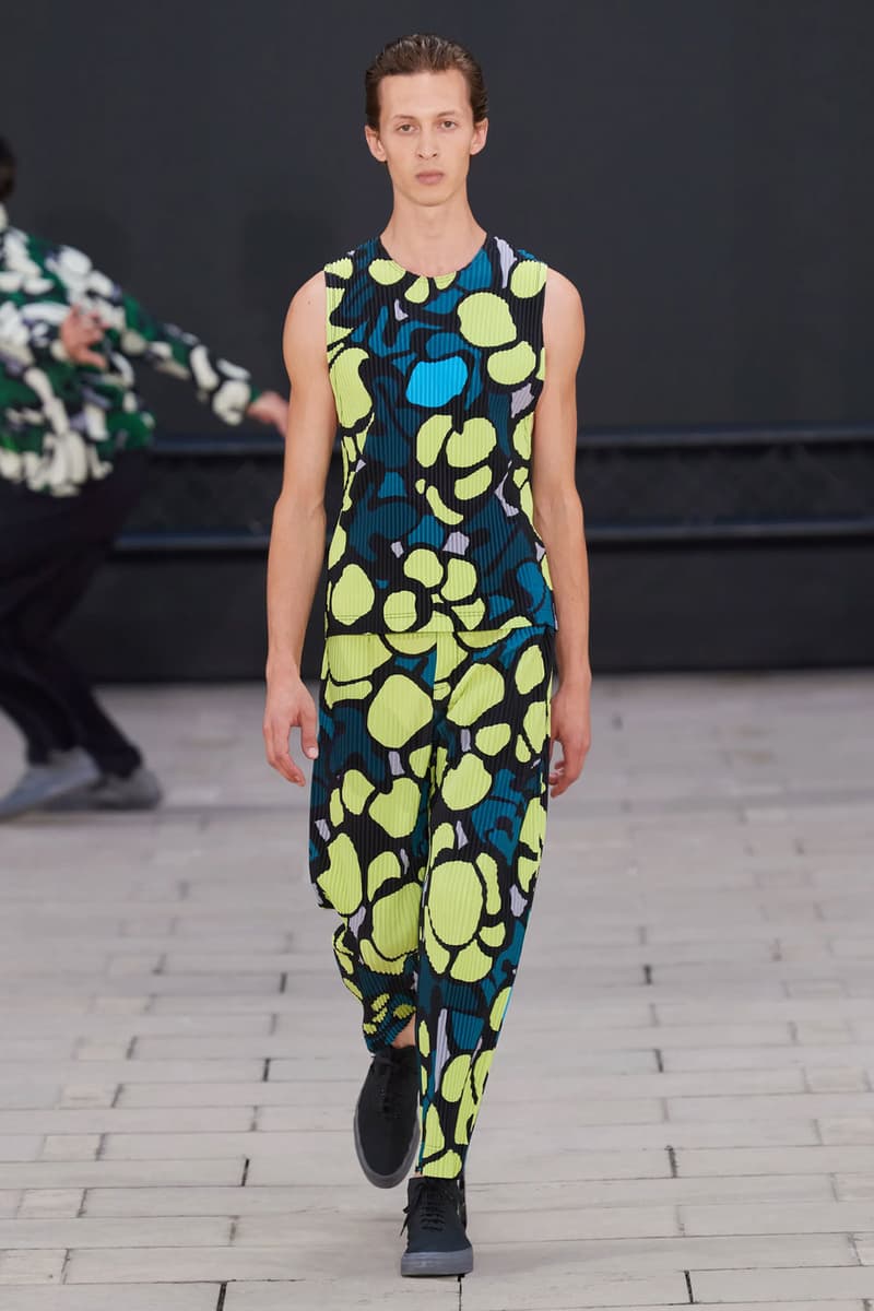 Homme Plissé Issey Miyake SS23 Collection Runway Photos Paris Fashion Week Men's