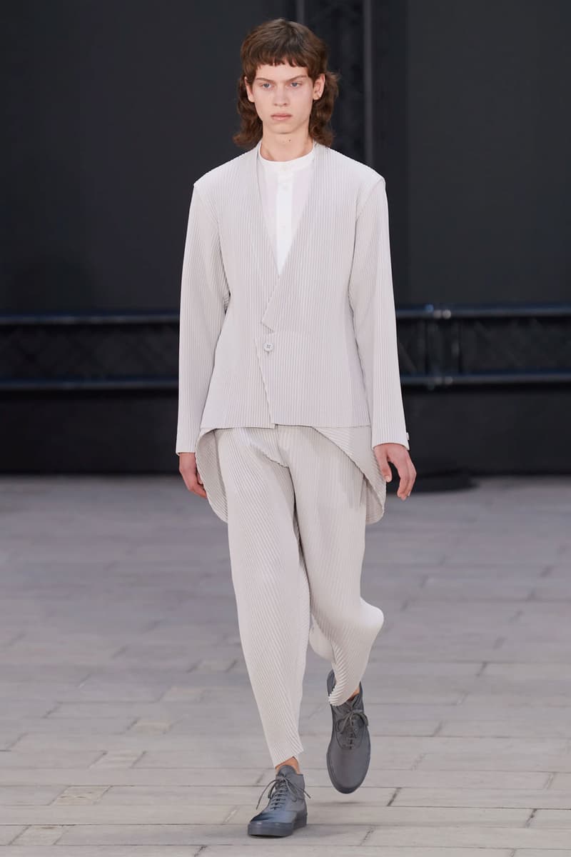 Homme Plissé Issey Miyake SS23 Collection Runway Photos Paris Fashion Week Men's
