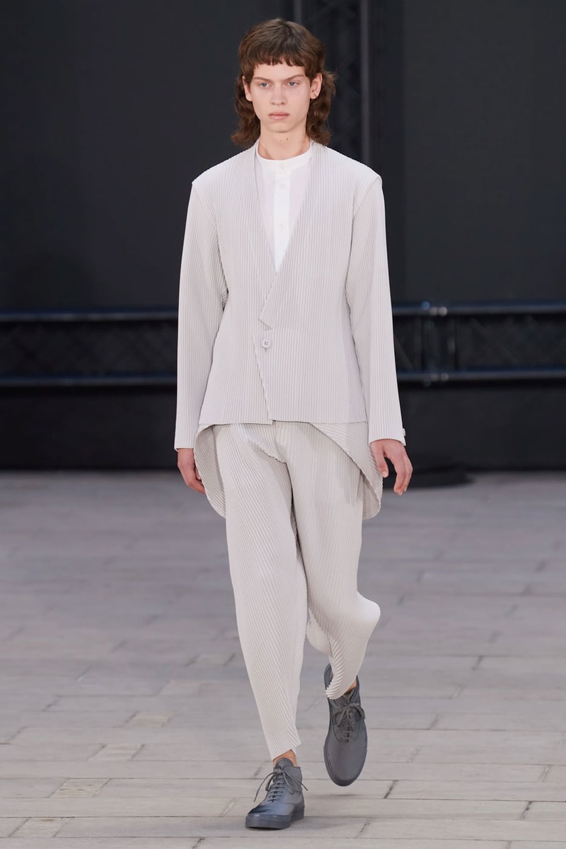 Homme Plissé Issey Miyake SS23 Collection Runway Photos Paris Fashion Week Men's