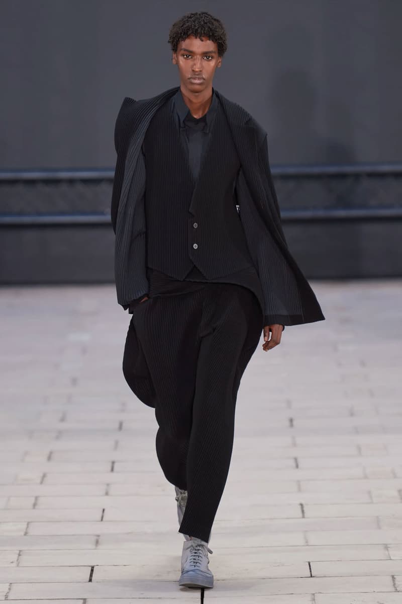 Homme Plissé Issey Miyake SS23 Collection Runway Photos Paris Fashion Week Men's