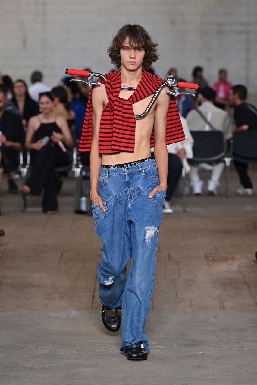 london paris milan fashion week pitti uomo spring summer 2023 best shows highlights jw jonathan anderson loewe prada miuccia raf simons louis vuitton virgil abloh thom browne martine rose charles jeffrey loverboy y/project glenn martens dior kim jones kenzo nigo winnie new york home plisse issey miyake nahmias grace wales bonner