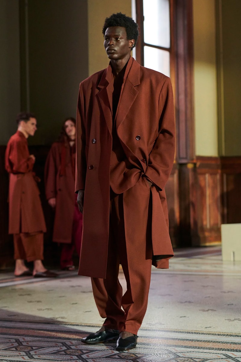 LEMAIRE Spring/Summer 2023 Collection Backstage parisian elegance movement simplistic sophsiticated take 