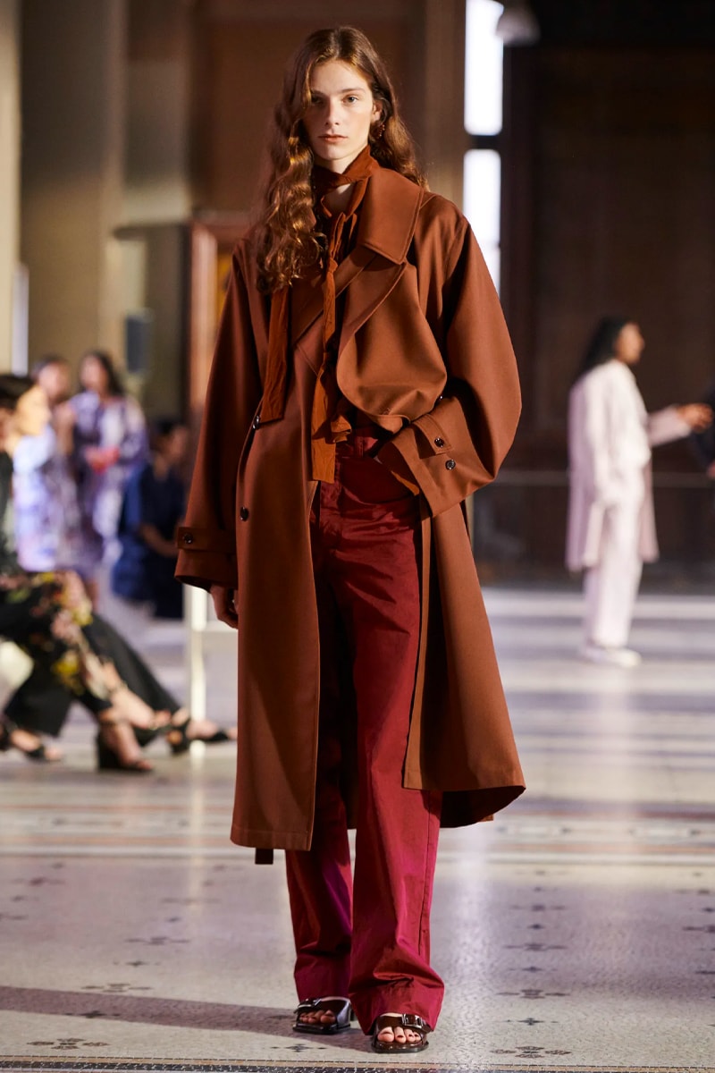 LEMAIRE Spring/Summer 2023 Collection Backstage parisian elegance movement simplistic sophsiticated take 