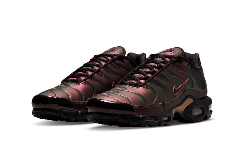 nike air max plus black and metallic gold