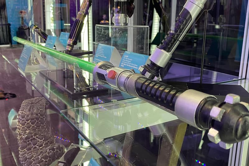 star wars the phantom menace ewan mcgregor obi wan kenobi lightsaber prop propstore live auction sale 125000 usd 