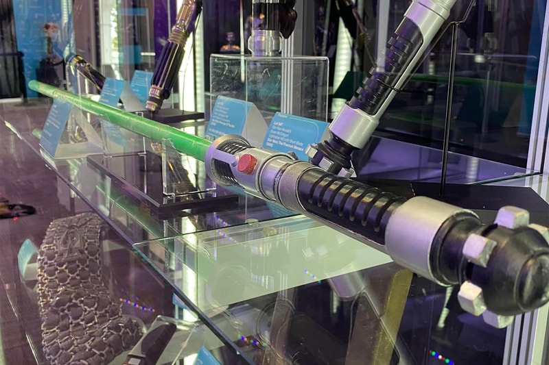 star wars the phantom menace ewan mcgregor obi wan kenobi lightsaber prop propstore live auction sale 125000 usd 