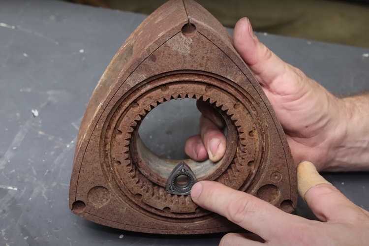 Watch Warped Perception Operate the World's Smallest Rotary Engine at 30,000 RPM