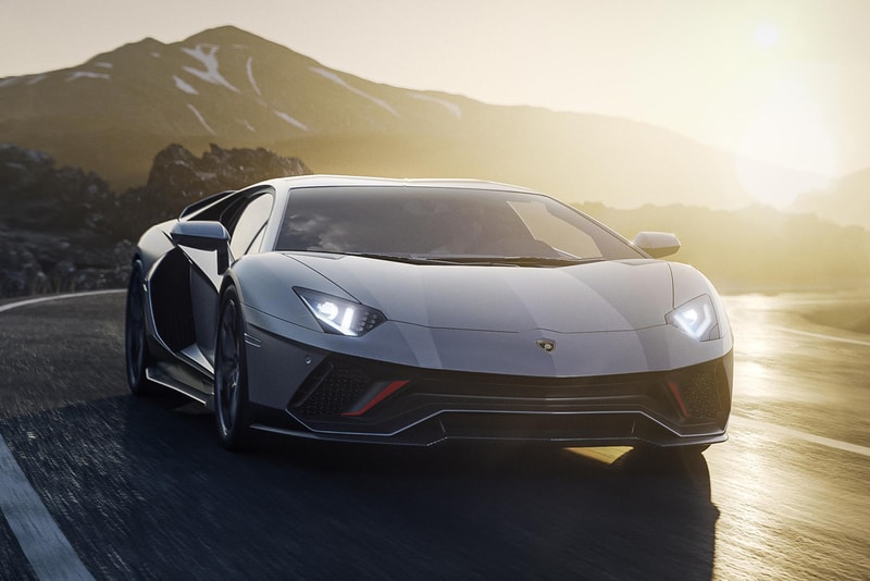 Apple Lamborghini Executive Hired Report Bloomberg Mark Gurman Electric Car Vehicle Rumor Claim