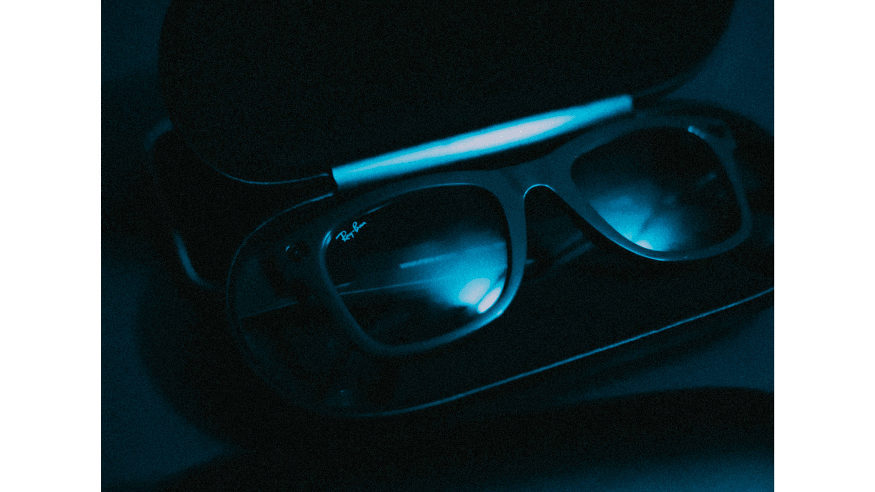london summer sessions self esteem east end u.k. united kingdom music intimate performance smart glasses sunglasses meta ray ban