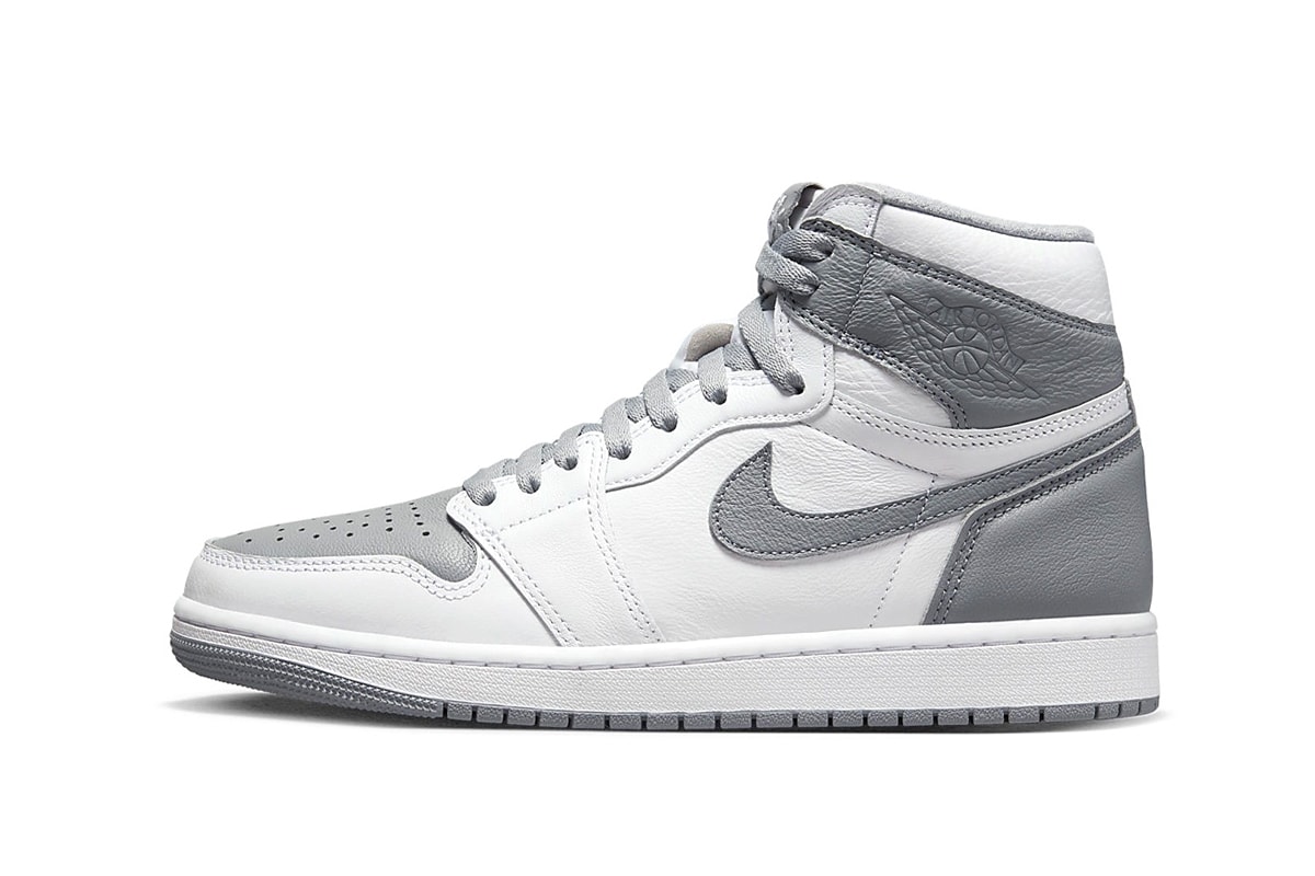 Official Release Look at the Air Jordan 1 OG "Stealth" jordan brand michael jordan nike sneakers stealth white grey 555088-037 august 2022