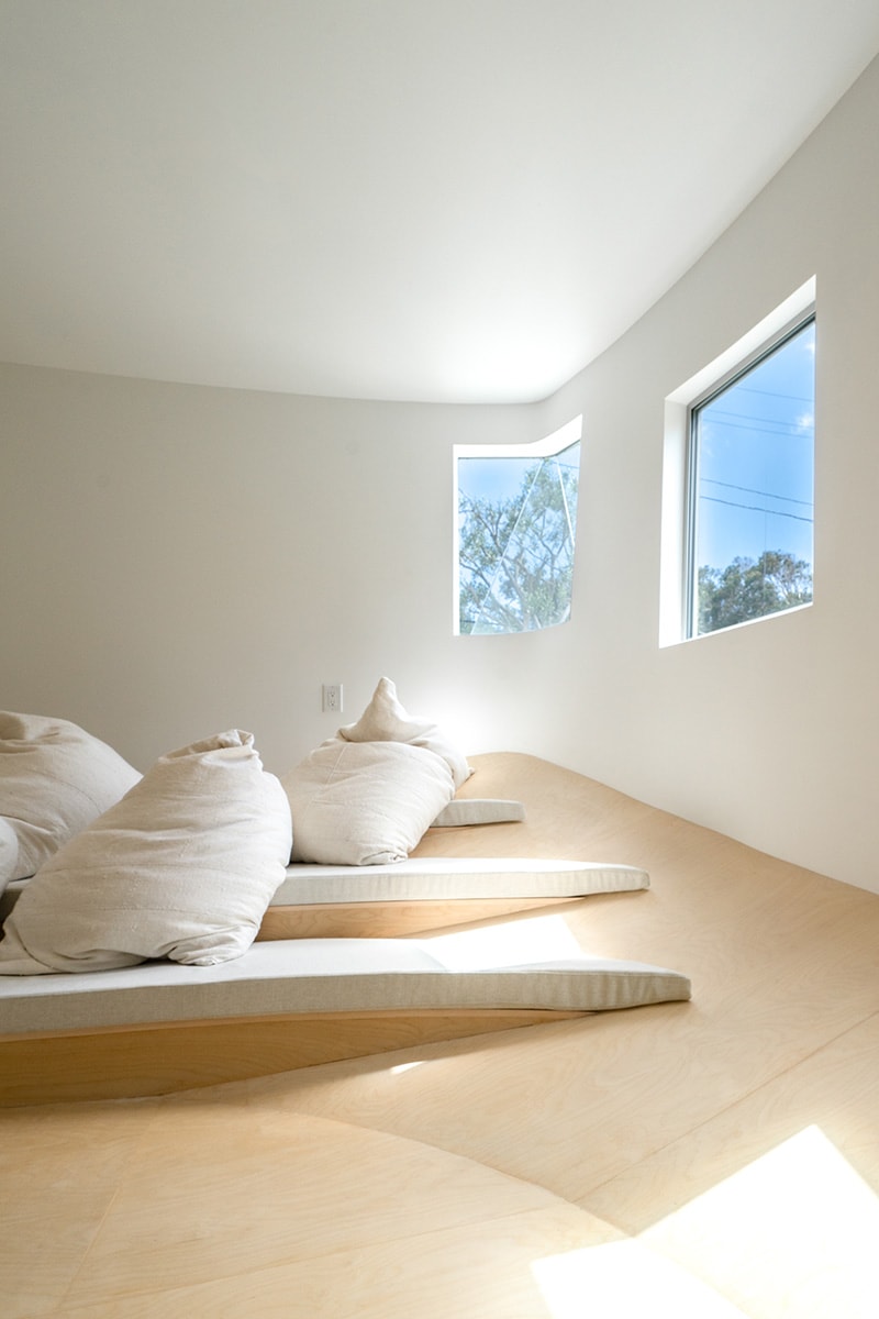 Eric Owen Moss Creates Surreal Family Home in Santa Monica Canyon 