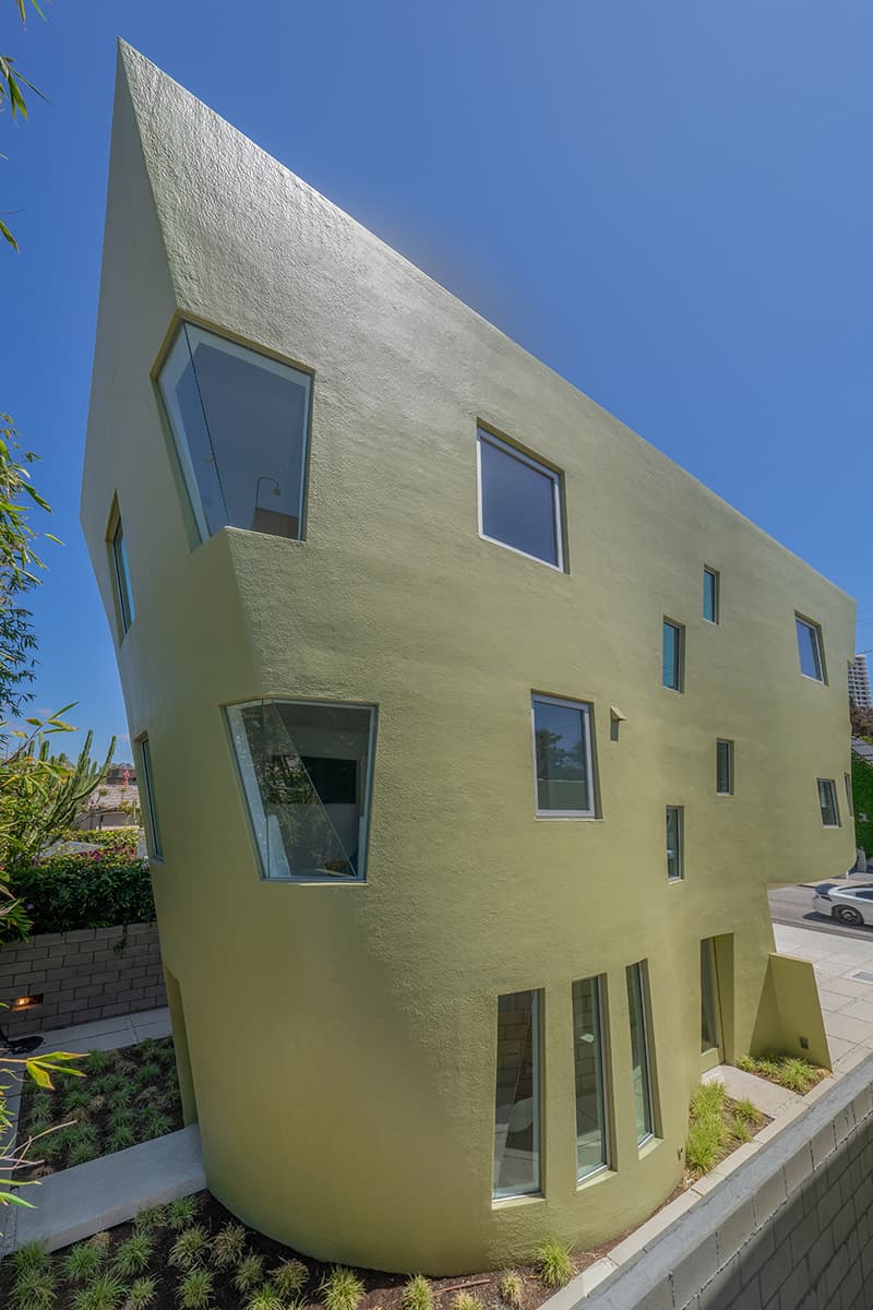 Eric Owen Moss Creates Surreal Family Home in Santa Monica Canyon 