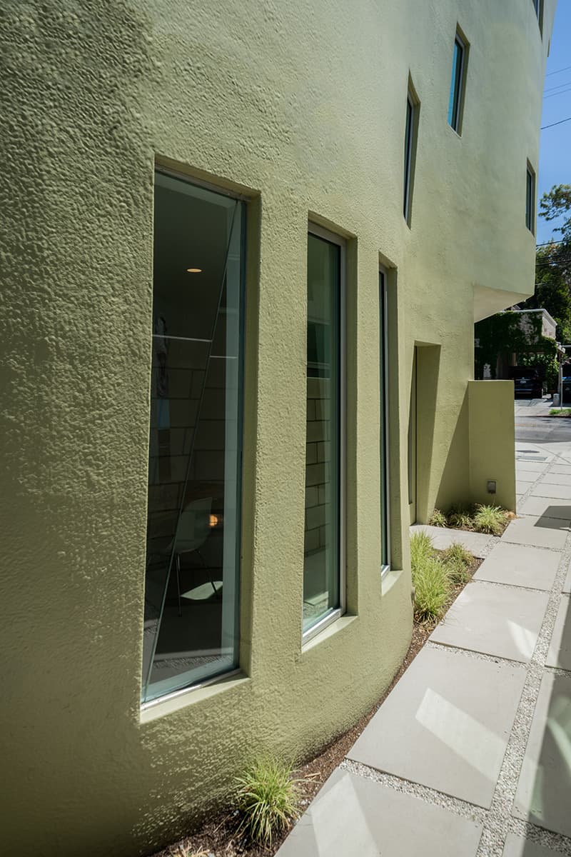 Eric Owen Moss Creates Surreal Family Home in Santa Monica Canyon 