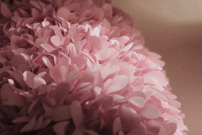 Story of Andrés Reisinger's Viral "Hortensia" Chair Told in New Film