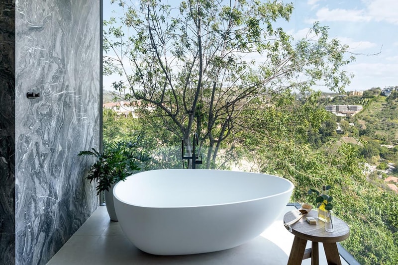 Bel Air Hillside Home Makes the Most of Warm Minimalism 