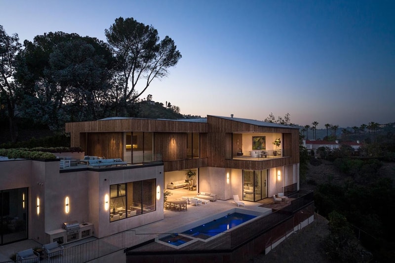 Bel Air Hillside Home Makes the Most of Warm Minimalism 