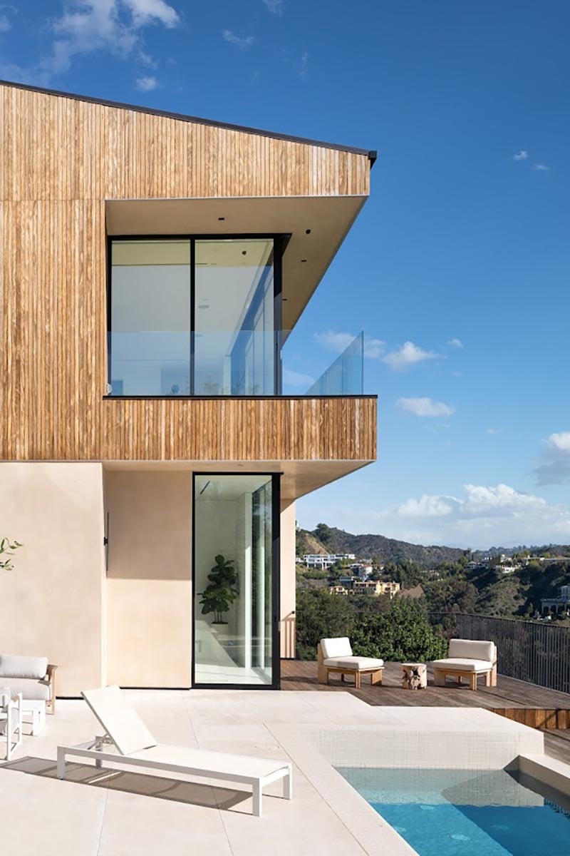 Bel Air Hillside Home Makes the Most of Warm Minimalism 