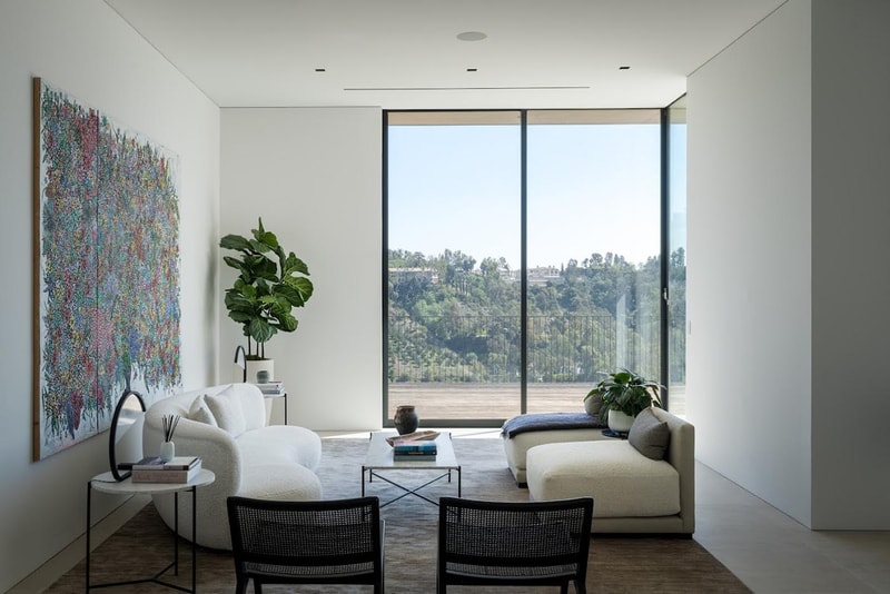 Bel Air Hillside Home Makes the Most of Warm Minimalism 