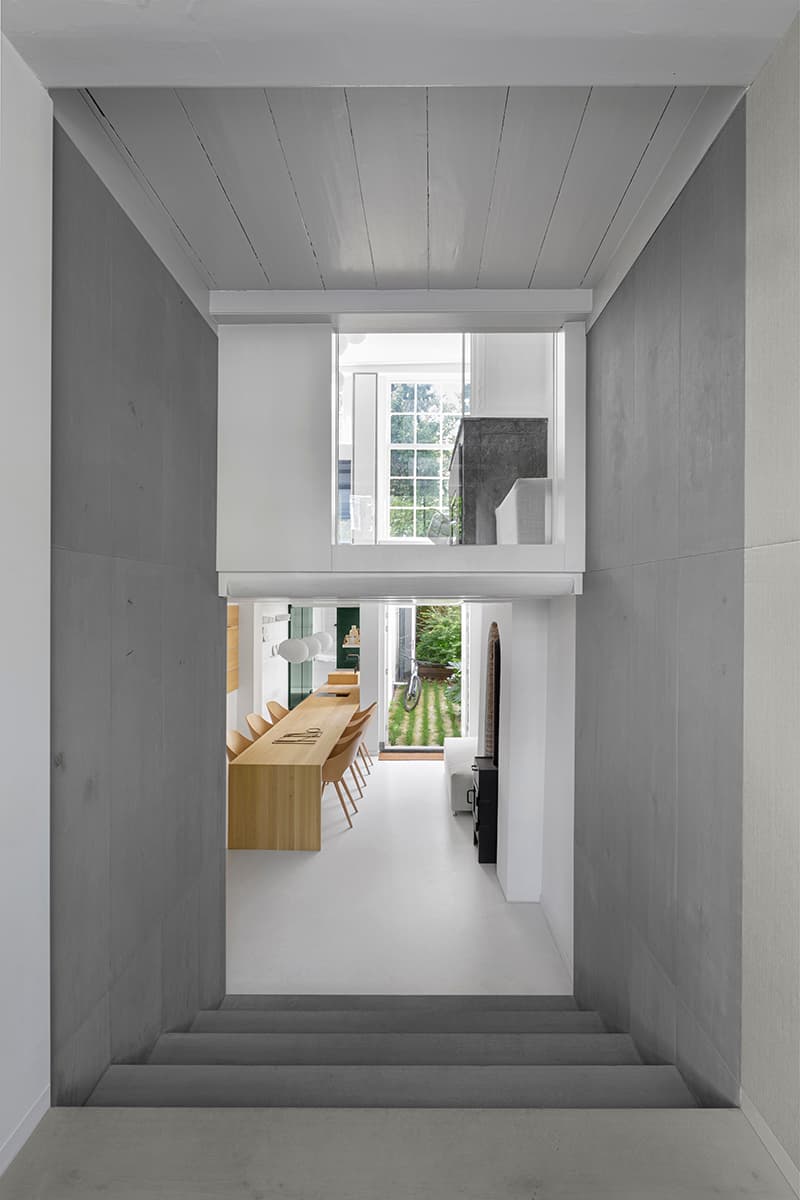 i29 Transforms Amsterdam Canal House Using Green Accents 