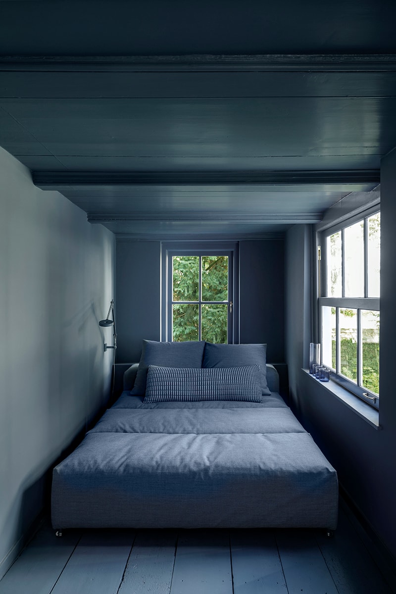 i29 Transforms Amsterdam Canal House Using Green Accents 