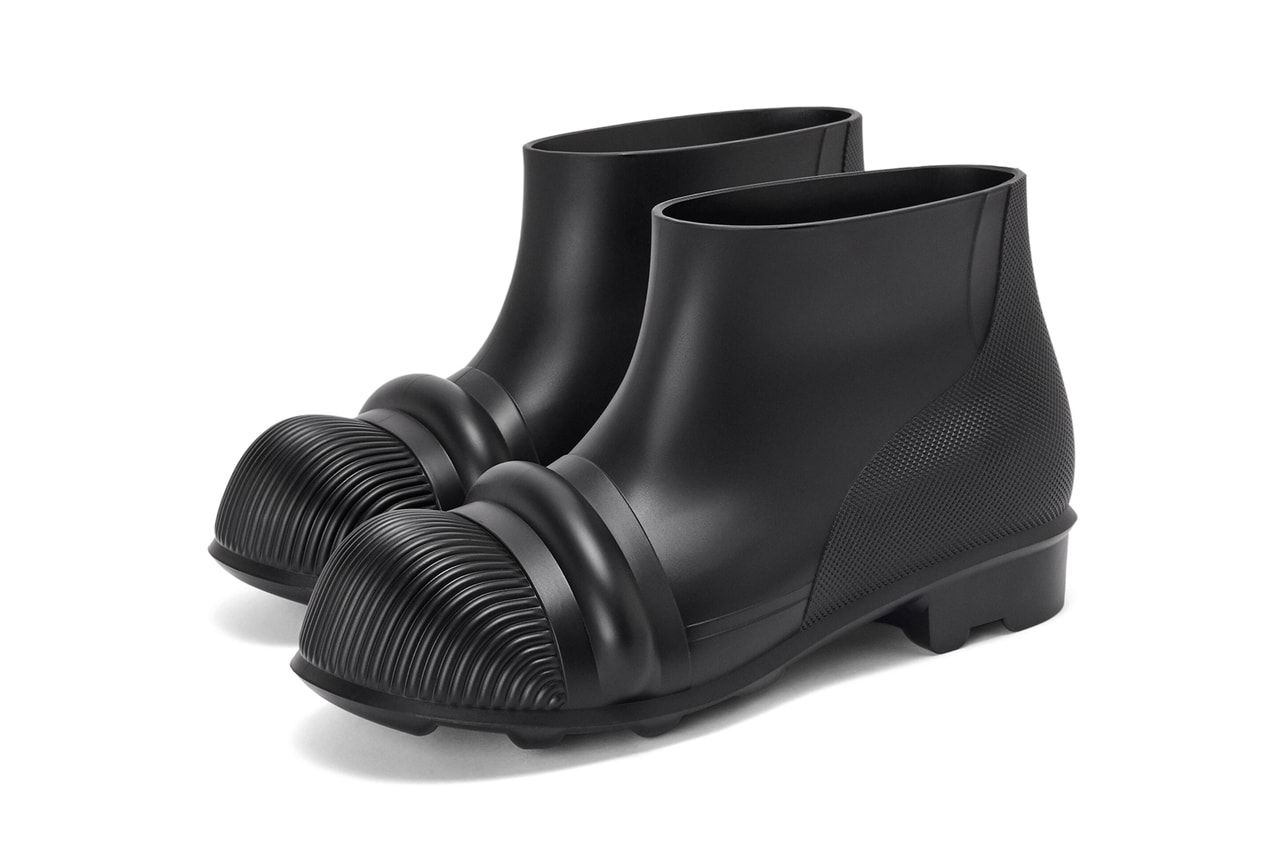 LOEWE Fall Winter 2022 Rubber Boot Black Transparent Red Mens Jonathan Anderson Footwear Avant Garde