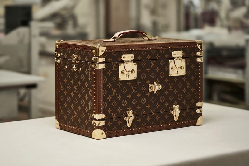 Louis Vuitton vanity mahjong case 1950 6 pine green compartments 149 cards walnut release info date price