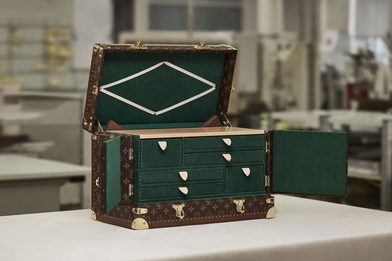 Louis Vuitton vanity mahjong case 1950 6 pine green compartments 149 cards walnut release info date price