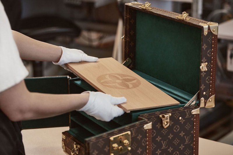 Louis Vuitton vanity mahjong case 1950 6 pine green compartments 149 cards walnut release info date price