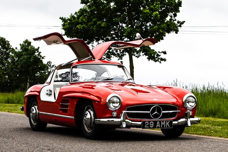 Open Road: Mercedes-Benz 300SL Gullwing