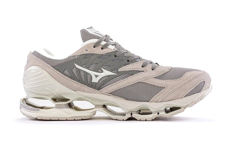 Japanese Footwear Brand Mizuno Gives Its Wave Prophecy LC a "Mockingbird/Snow" Makeover